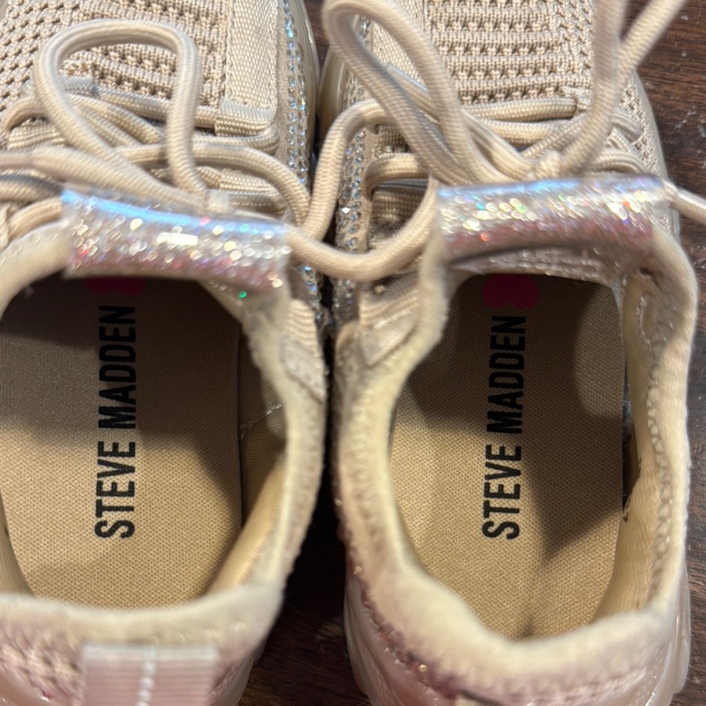 Baby Steve Madden Tan Knit Sneakers with Sock-Like Fit - Picture 4 of 7